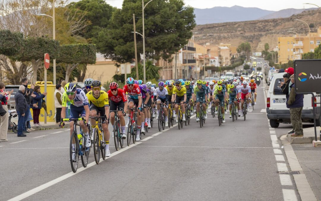 Duelo de sprinters en la Avenida Juan Carlos I de Roquetas de Mar